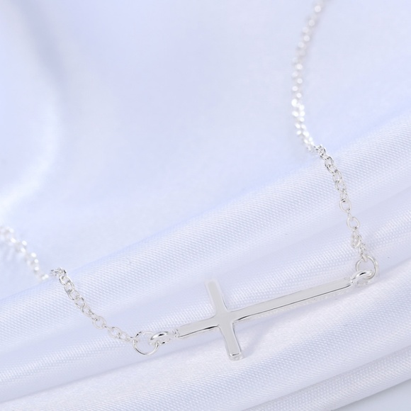 ❤️4 for $20 Sale❤️ Silver Cross necklace - Picture 3 of 4